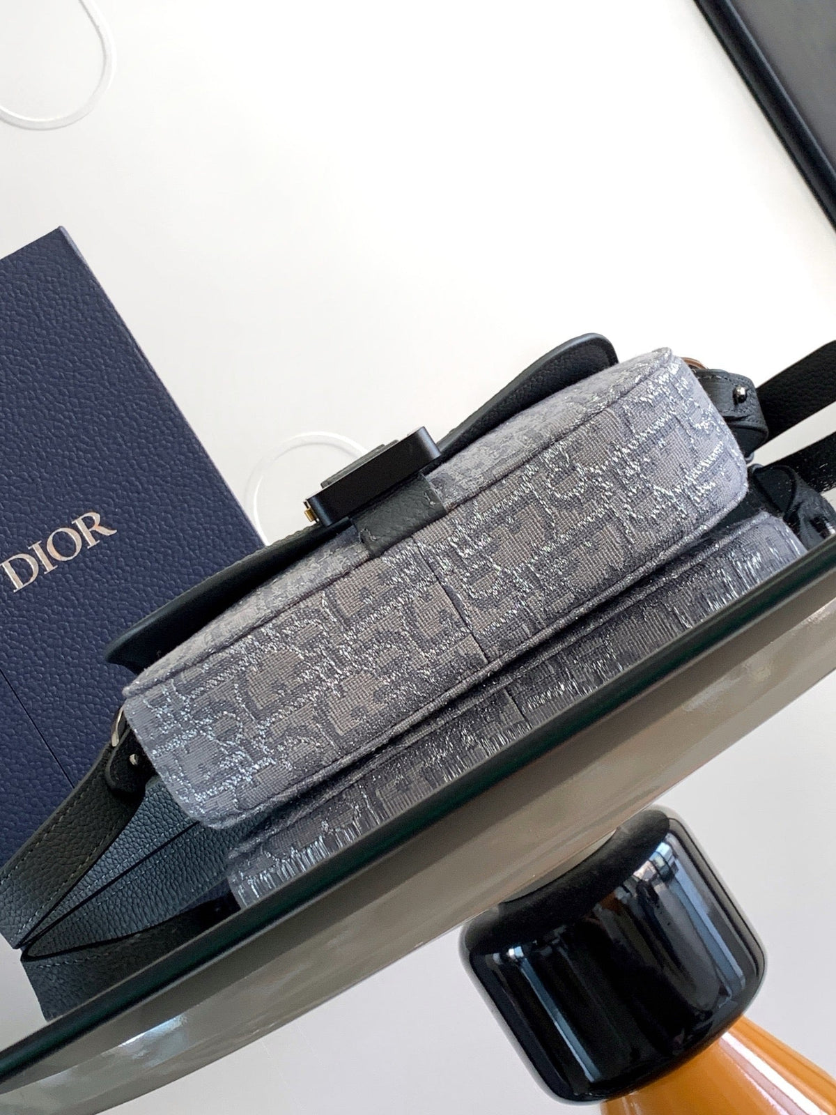 DIO Oblique Messenger Bag