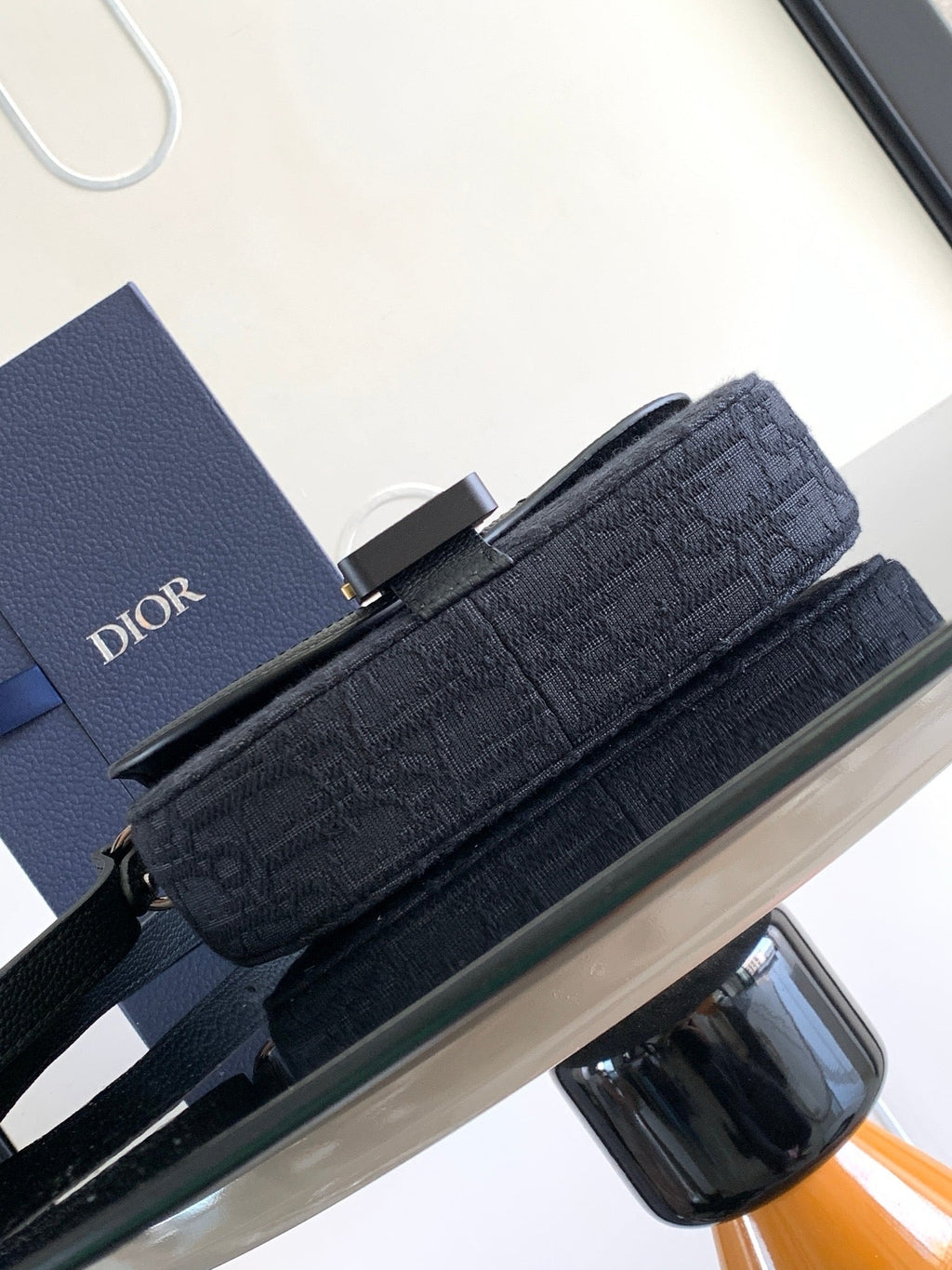 DIO Oblique Messenger Bag