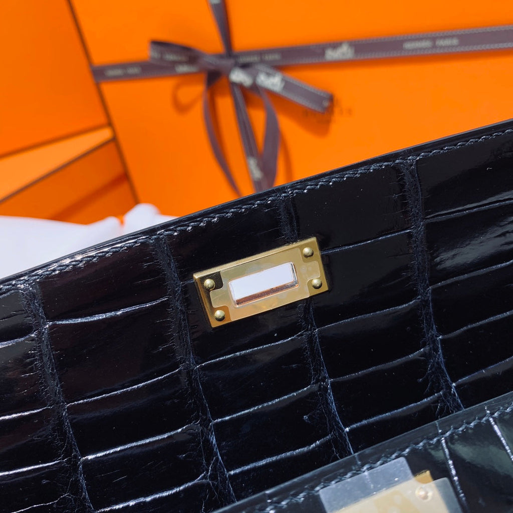 KELLY CUT 31 IN BLACK SHINY ALLIGATOR LEATHER WITH GOLD HARDWARE