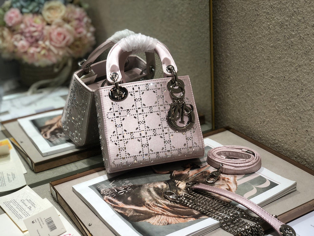 LADY 24 HANDBAG EMBOSSED DIAMOND IN SILVER CALFSKIN