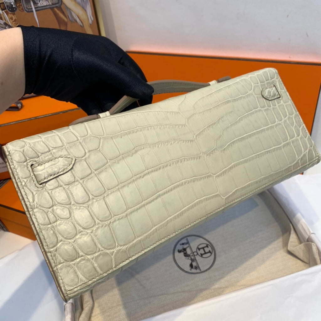 KELLY CUT 31 IN PEARL GRAY ALLIGATOR LEATHER WITH SILVER HARDWARE