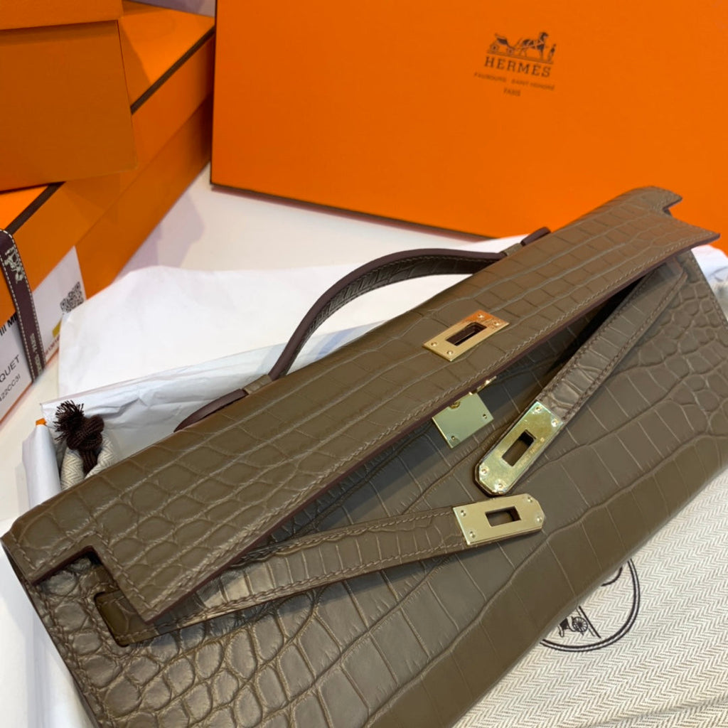 KELLY CUT 31 IN MOCHA BROWN ALLIGATOR LEATHER WITH GOLD HARDWARE