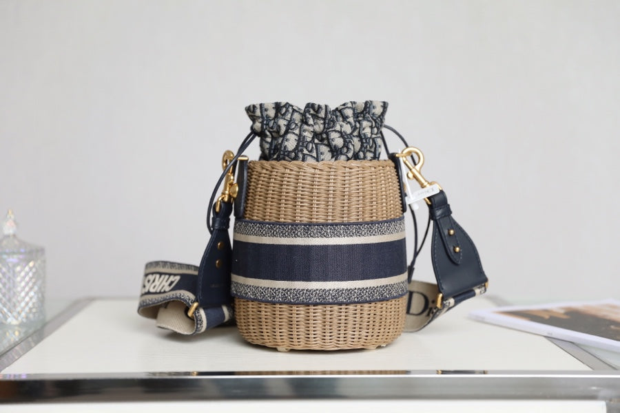 BUCKET BAG 19 IN BLACK OBLIQUE JACQUARD AND BEIGE WICKER