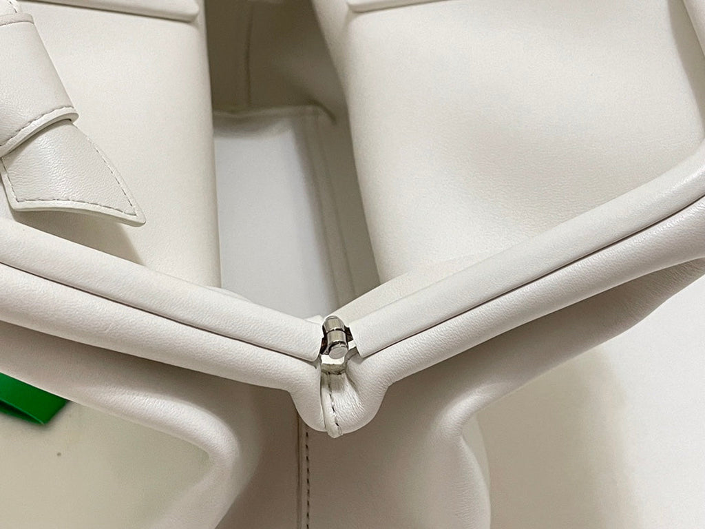 TRIANGLE HANDLE BAG 31 IN WHITE LAMBSKIN