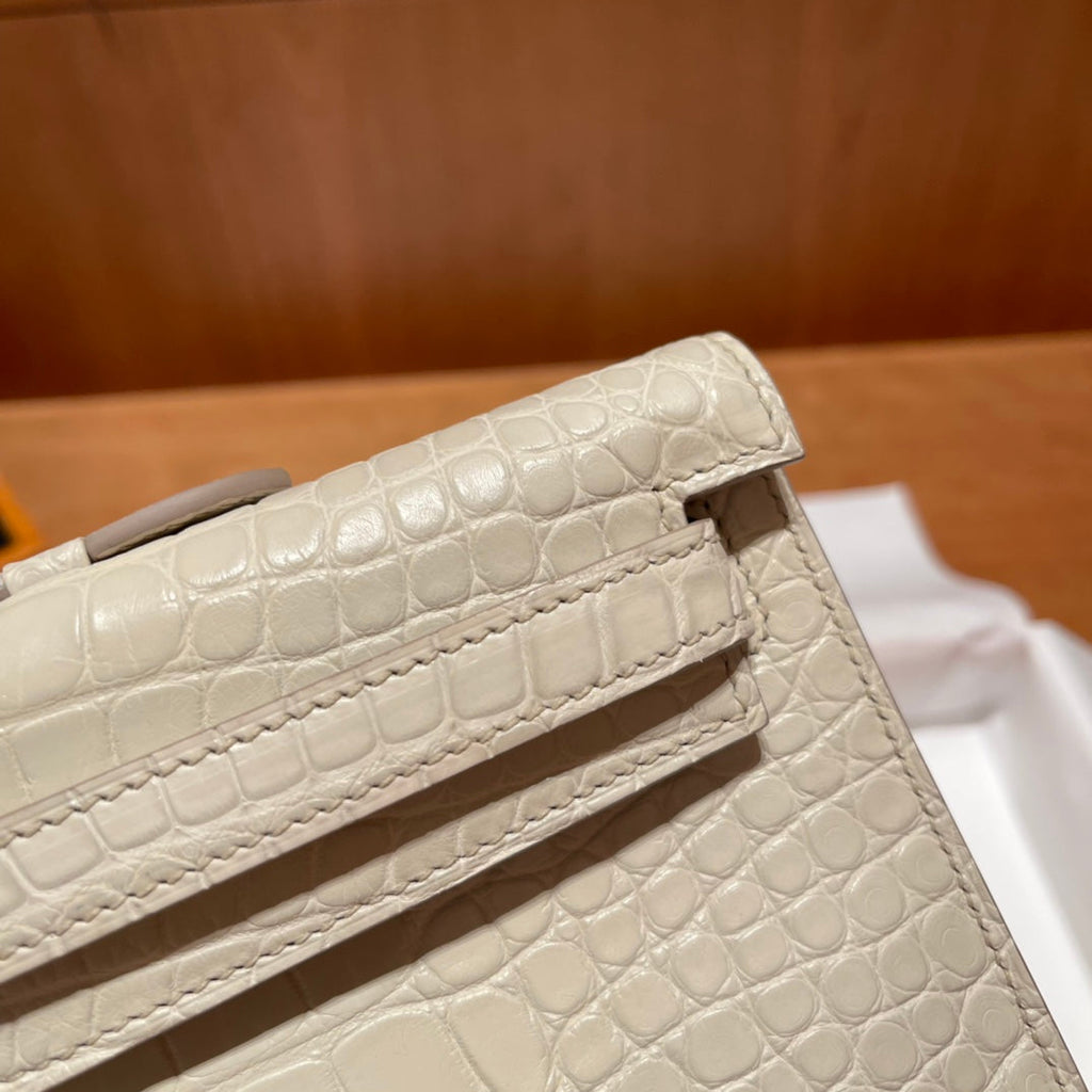 KELLY CUT 31 IN WHITE CREAM ALLIGATOR LEATHER WITH GOLD HARDWARE