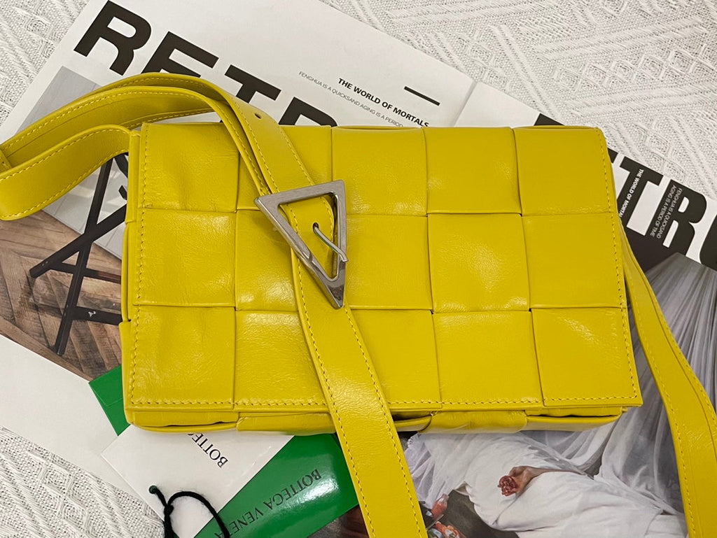 SMALL CASSETTE 23 IN CANARY YELLOW CALFSKIN