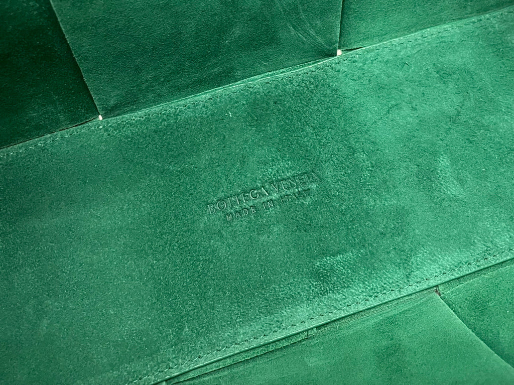 SMALL ARCO TOTE 30 IN GREEN PEA LAMBSKIN