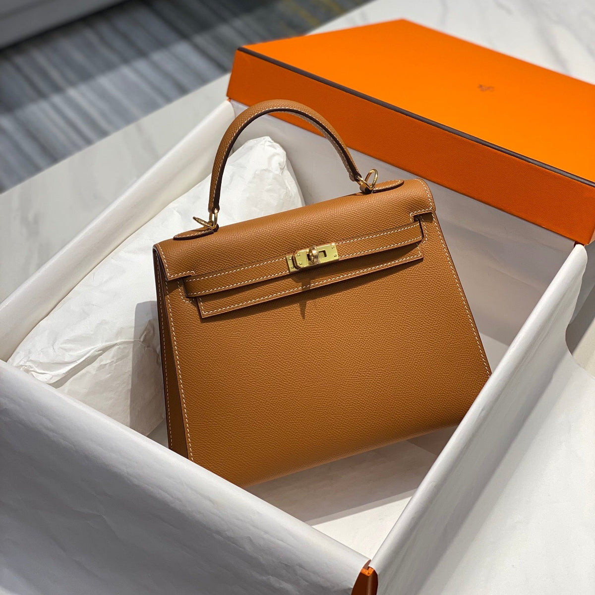 KELLY 28CM IN GOLD EPSOM CALFSKIN GOLD HARDWARE