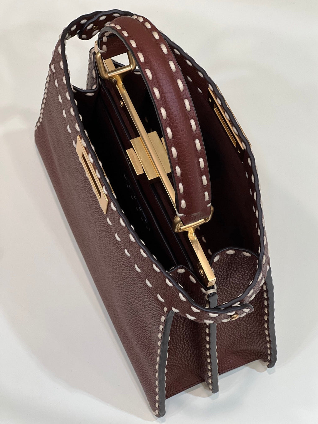 PEEKABOO ISEEU 33 IN SANGRIA RED GRAINED CALFSKIN GOLD HARDWARE