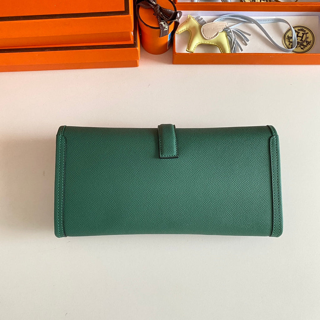 JIGE ELAN 29 CLUTCH IN FOREST GREEN CALFSKIN