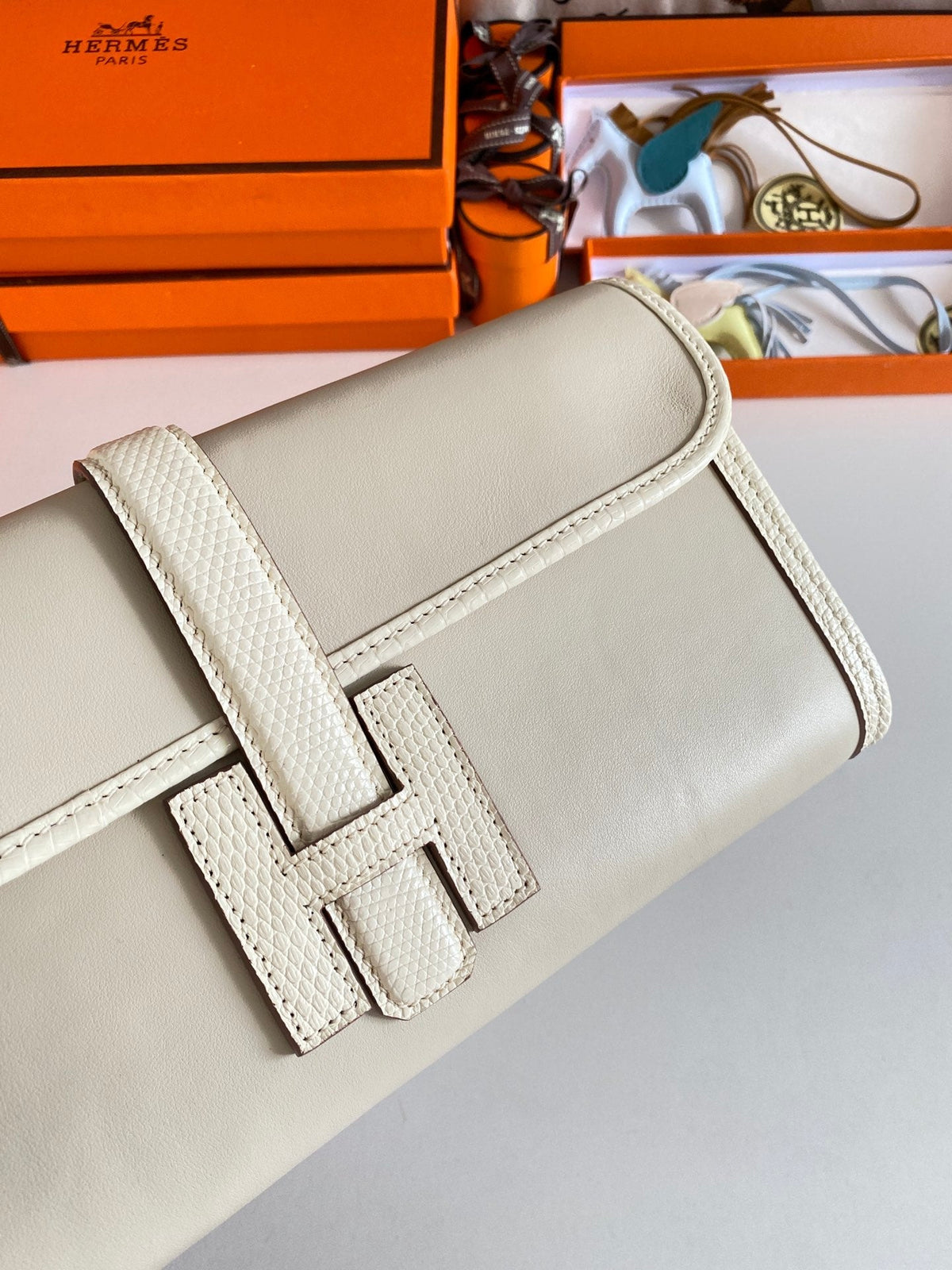 JIGE ELAN 29 CLUTCH IN BISQUE BEIGE CALFSKIN WITH LIZARD SKIN