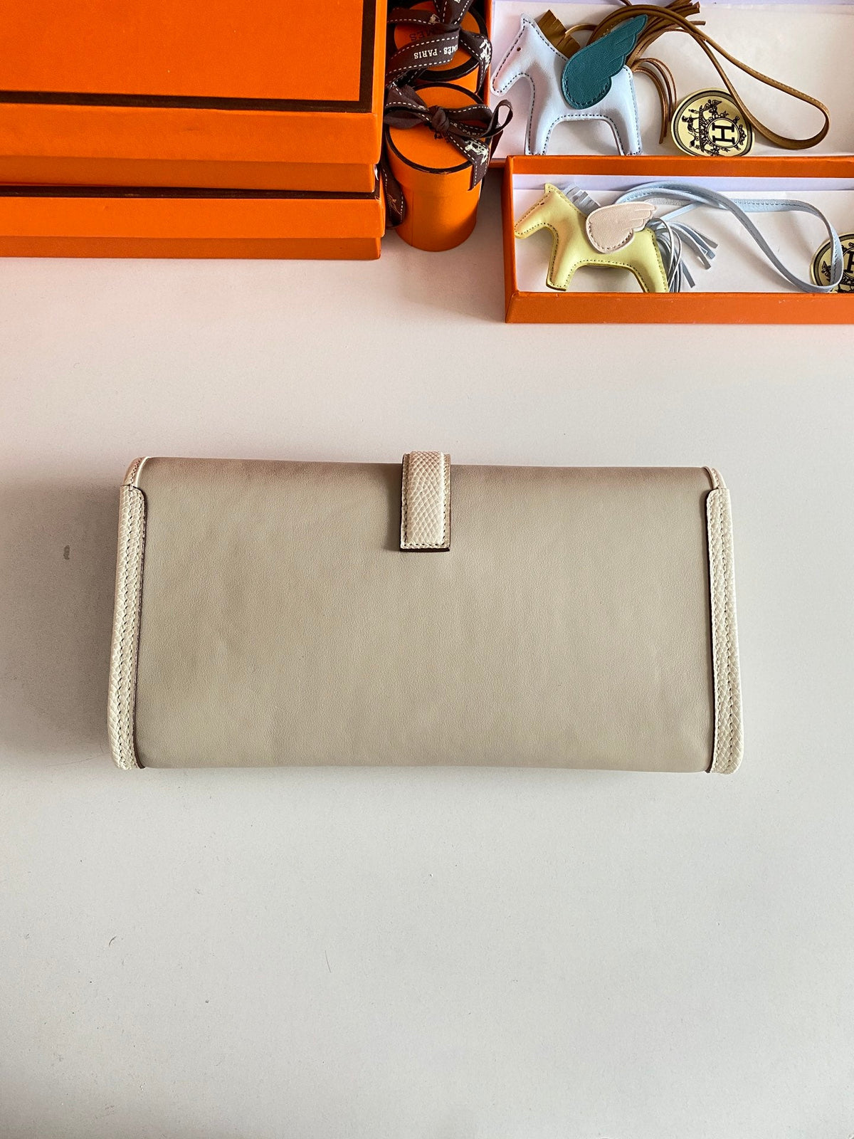 JIGE ELAN 29 CLUTCH IN BISQUE BEIGE CALFSKIN WITH LIZARD SKIN