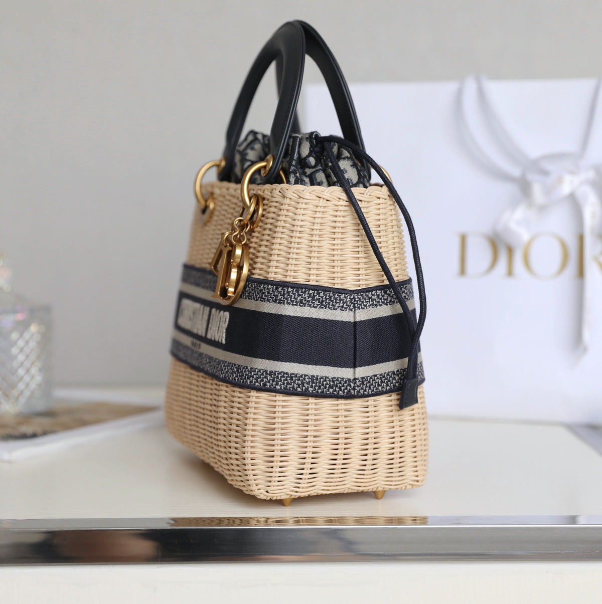 LADY 24 BASKET BAG IN BLACK OBLIQUE JACQUARD MIX BEIGE WICKER