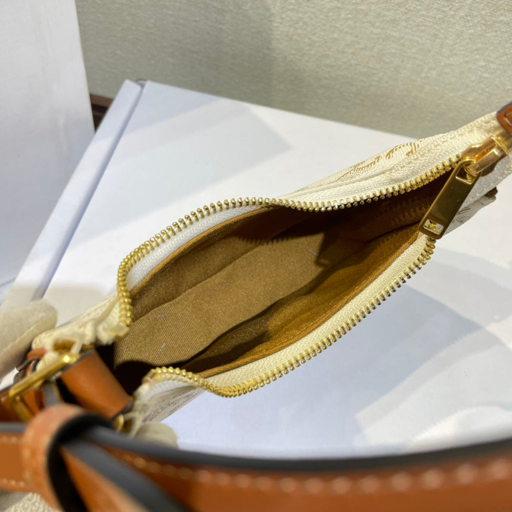 AVA BAG 75MM IN WHITE TRIOMPHE CANVAS AND CALFSKIN