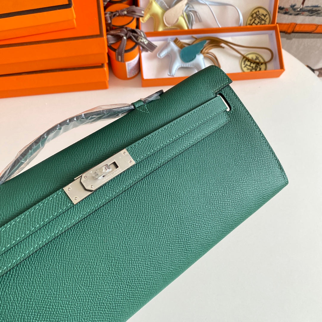 KELLY CUT 31 IN GREEN FOREST CALFSKIN WITH SILVER HARDWARE