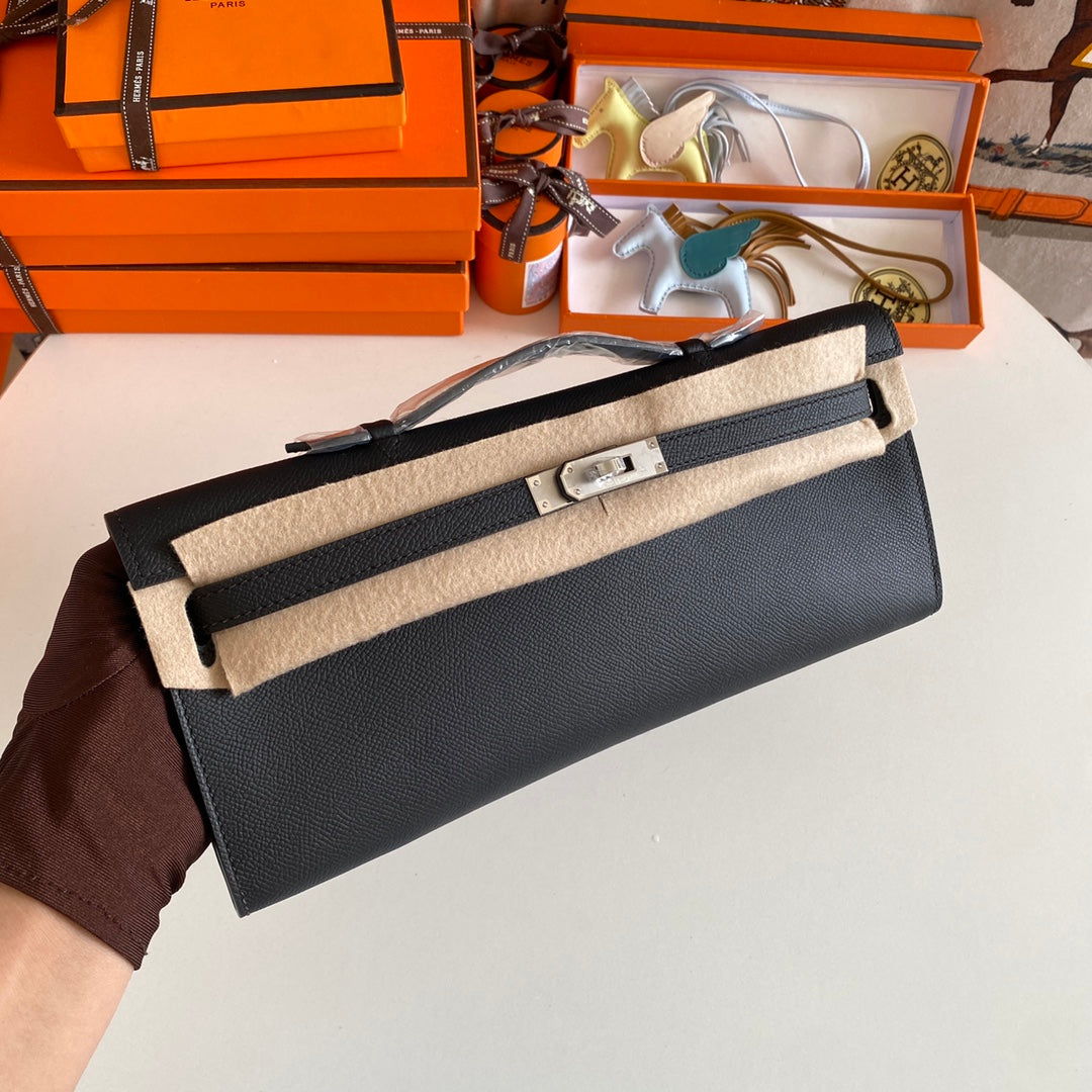 KELLY CUT 31 IN BLACK CALFSKIN WITH SILVER HARDWARE