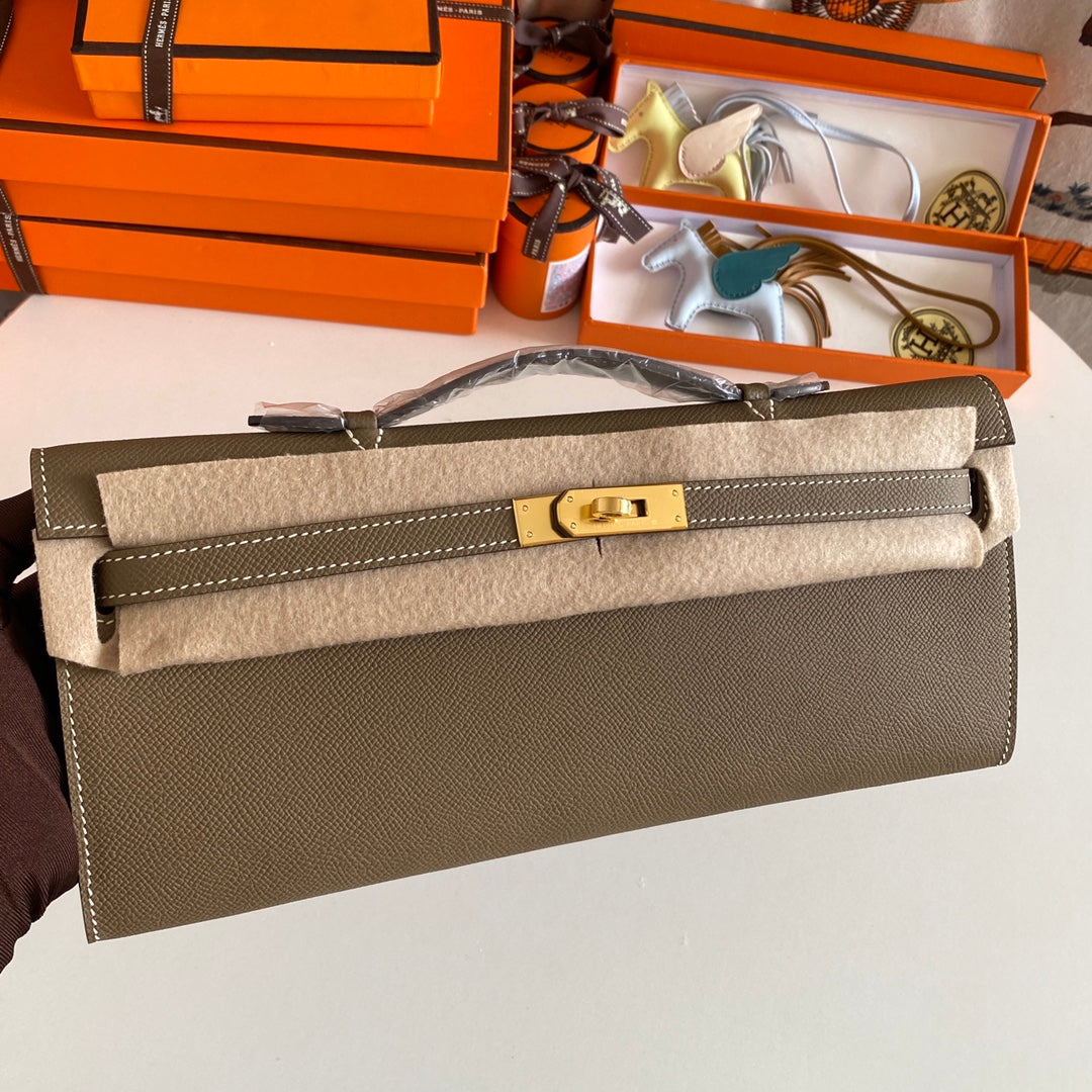 KELLY CUT 31 IN MOCHA BROWN CALFSKIN WITH GOLD HARDWARE