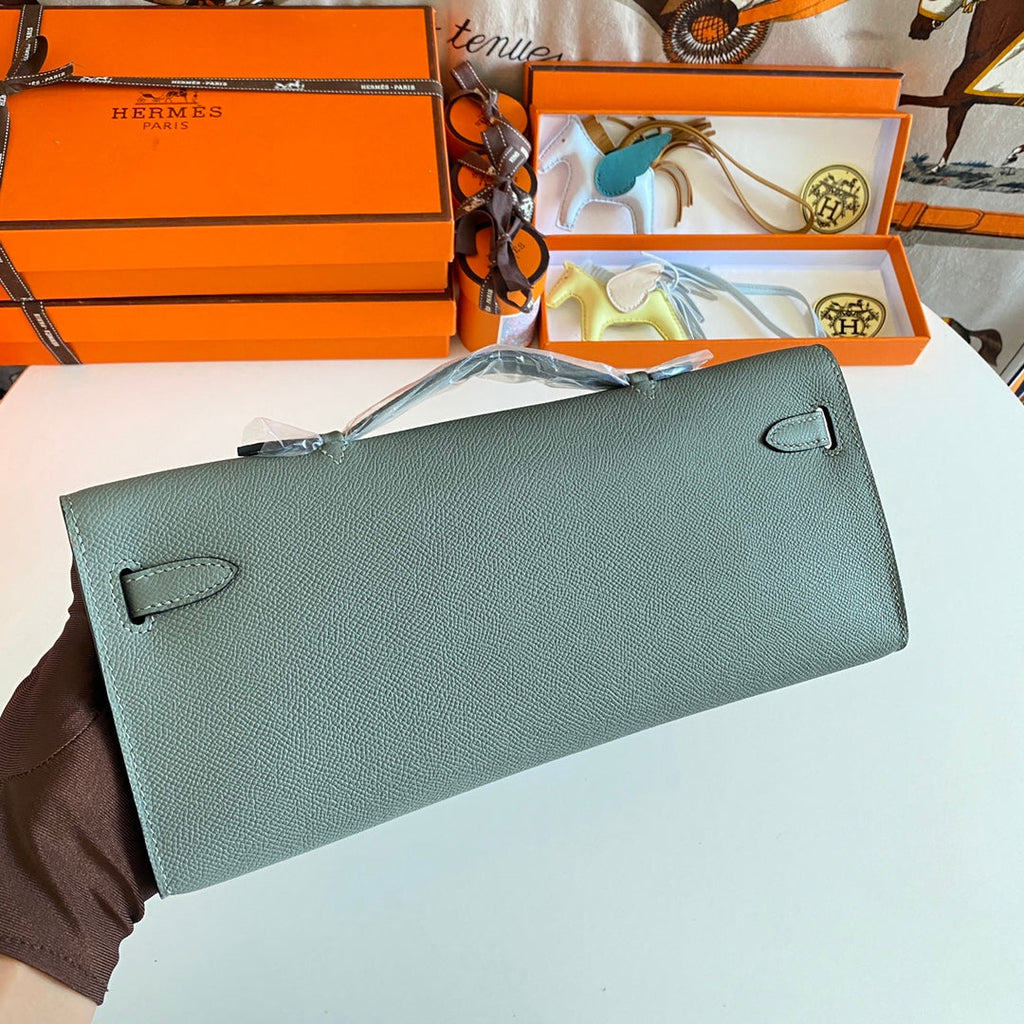 KELLY CUT 31 IN SEAFOAM GREEN CALFSKIN WITH GOLD HARDWARE