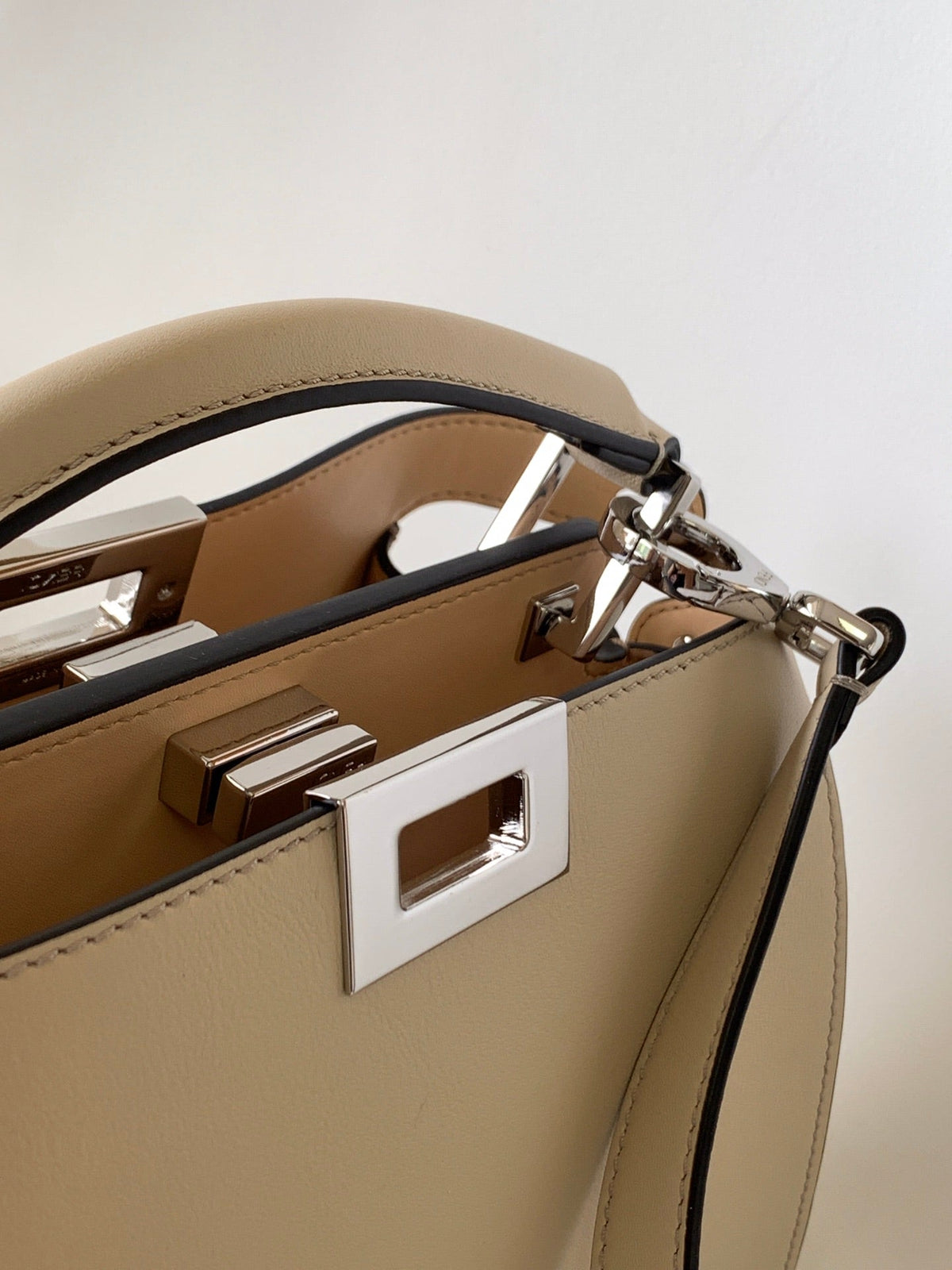 Peekaboo ISeeU Small 27cm Bag ivory lambskin gold hardware