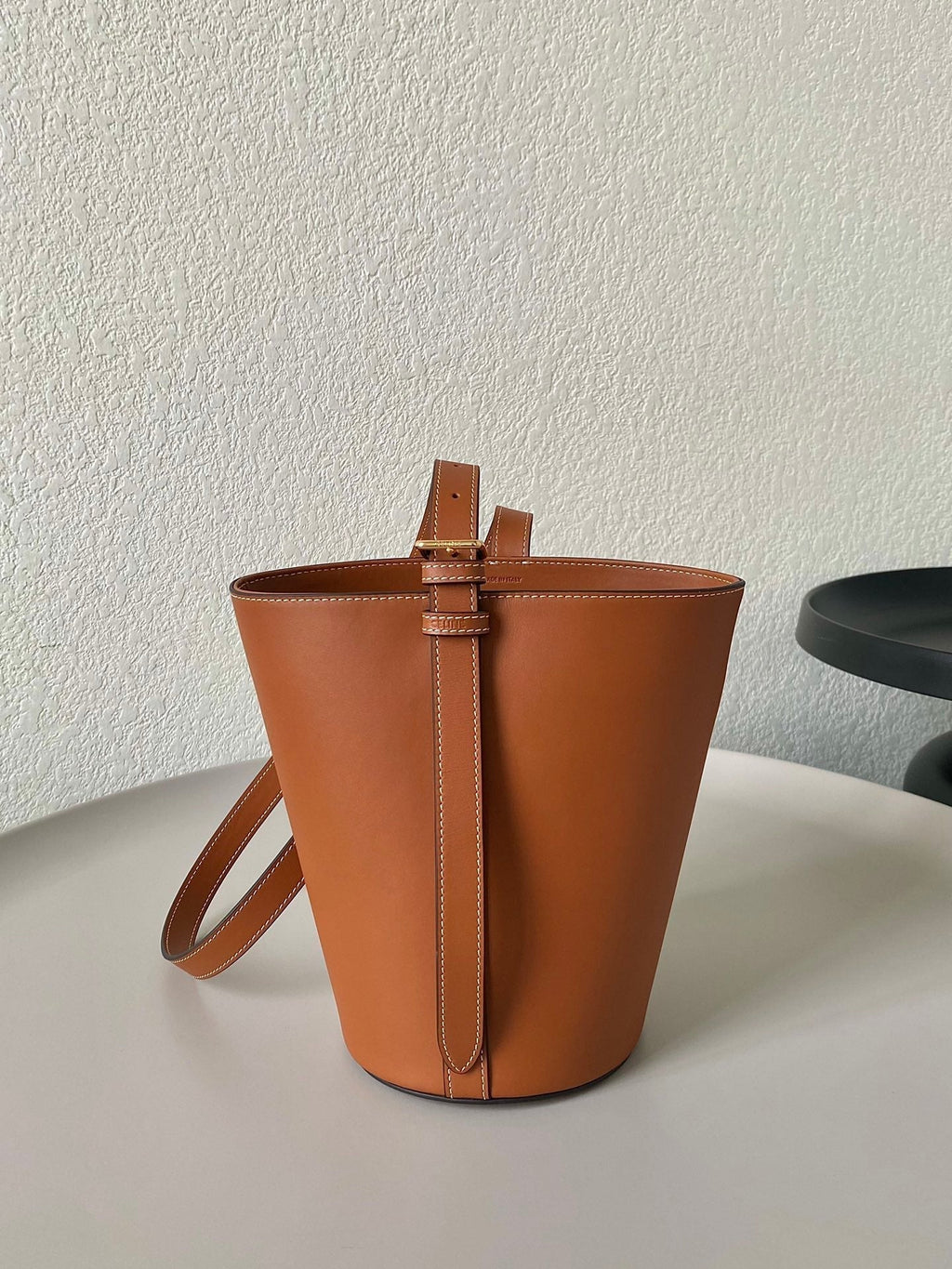 TRIOMPHE 25 BUCKET BAG CINNAMON BROWN CALFSKIN