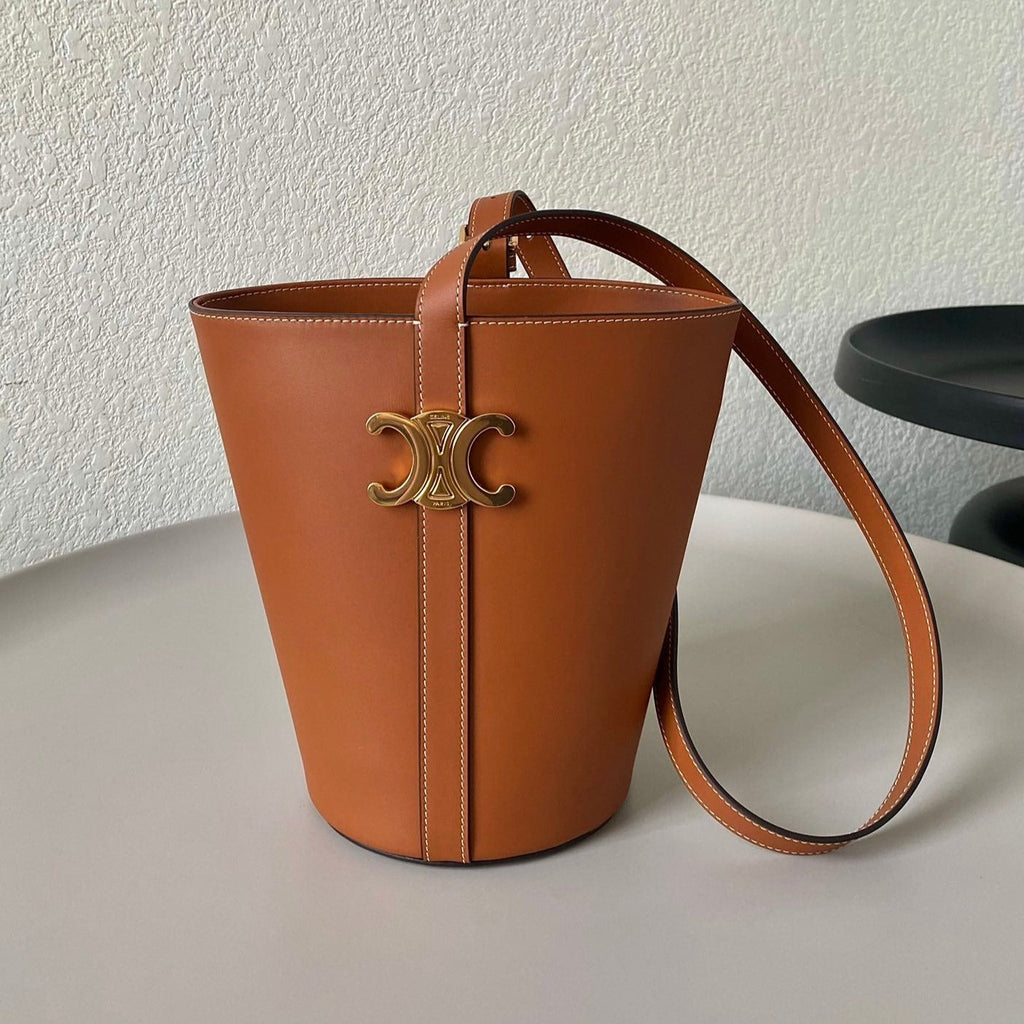 TRIOMPHE 25 BUCKET BAG CINNAMON BROWN CALFSKIN