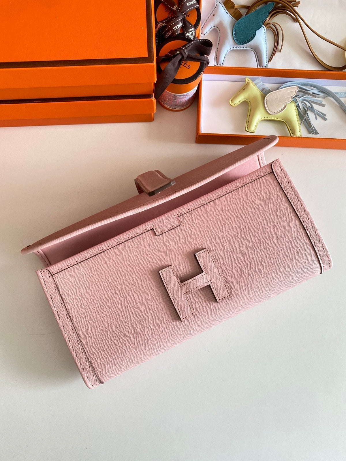 JIGE ELAN 29 CLUTCH IN CREPE PINK CALFSKIN