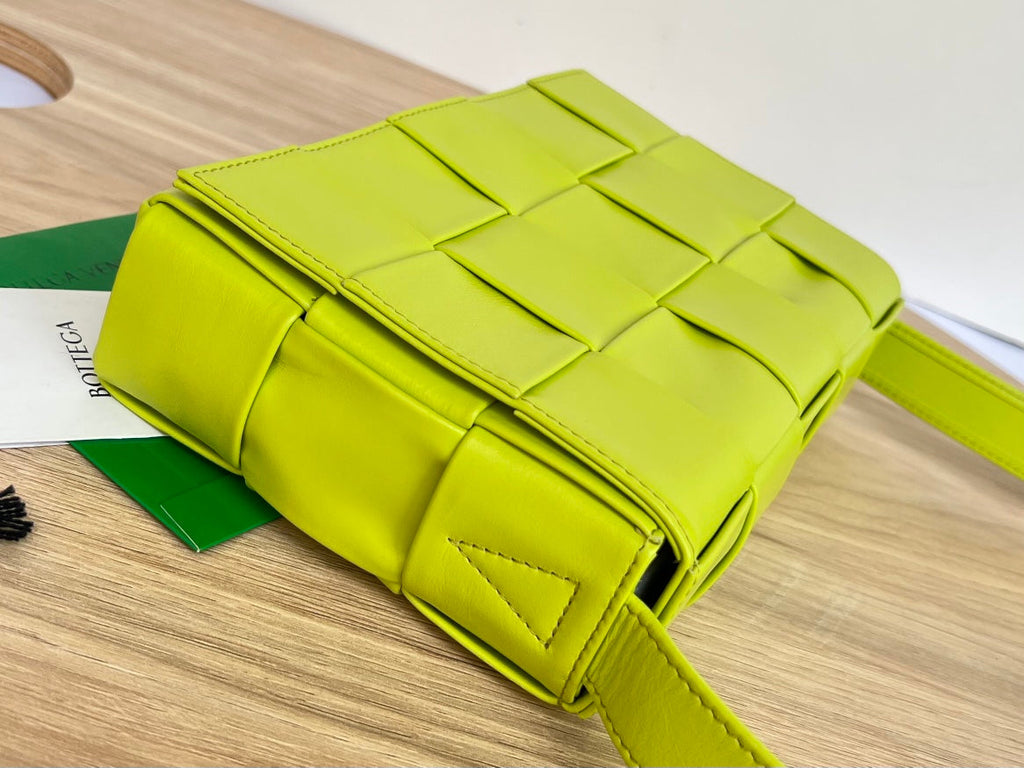 SMALL CASSETTE 23 IN VOLT GREEN CALFSKIN