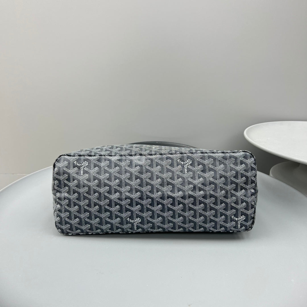 HOBO BOHÈME 34 IN GREY GOYARDINE CANVAS AND CALFSKIN