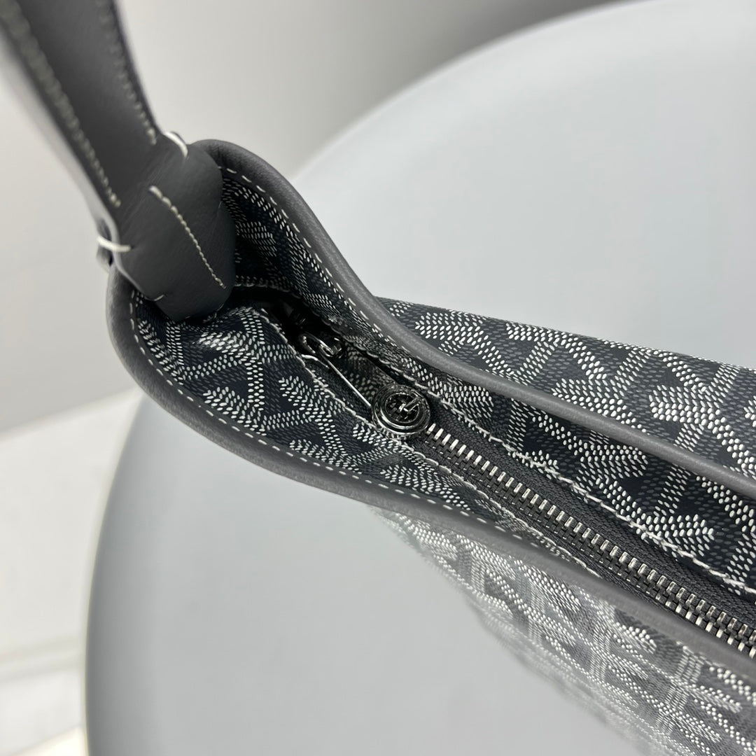 HOBO BOHÈME 34 IN GREY GOYARDINE CANVAS AND CALFSKIN