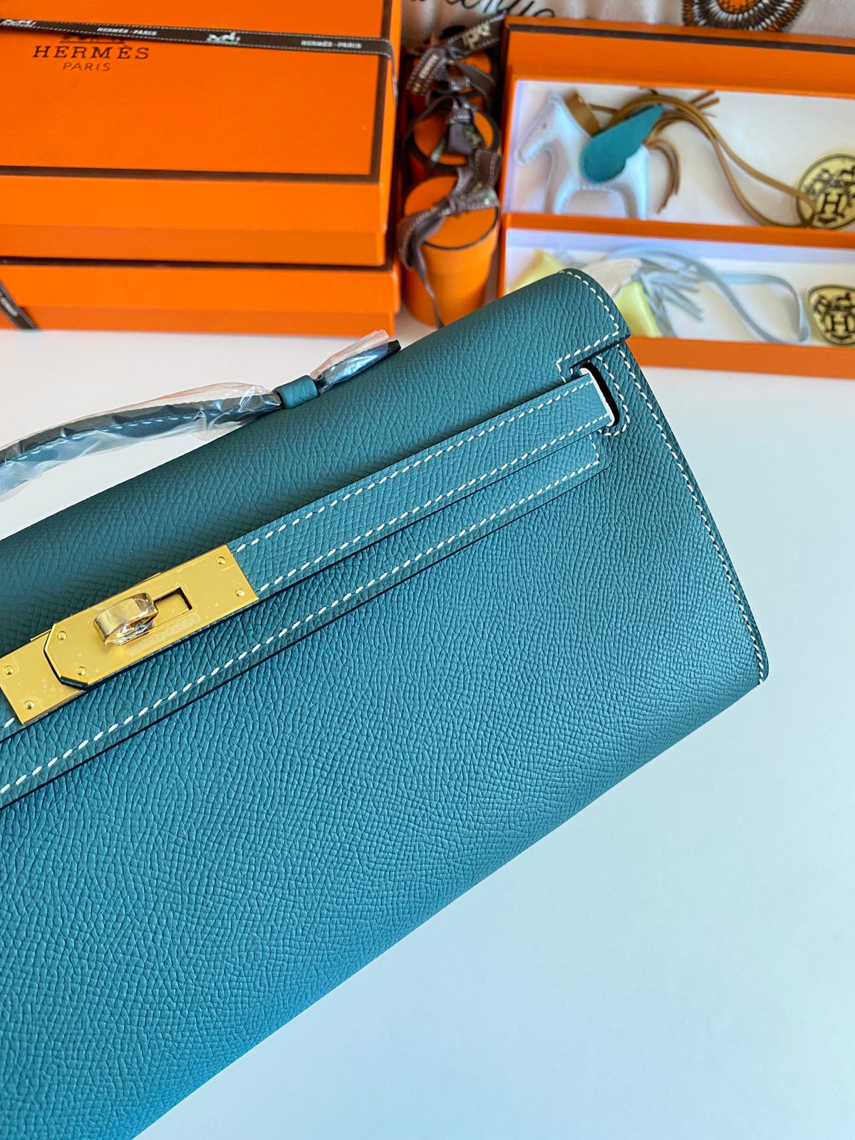 KELLY CUT 31 IN AZURE BLUE CALFSKIN WITH GOLD HARDWARE