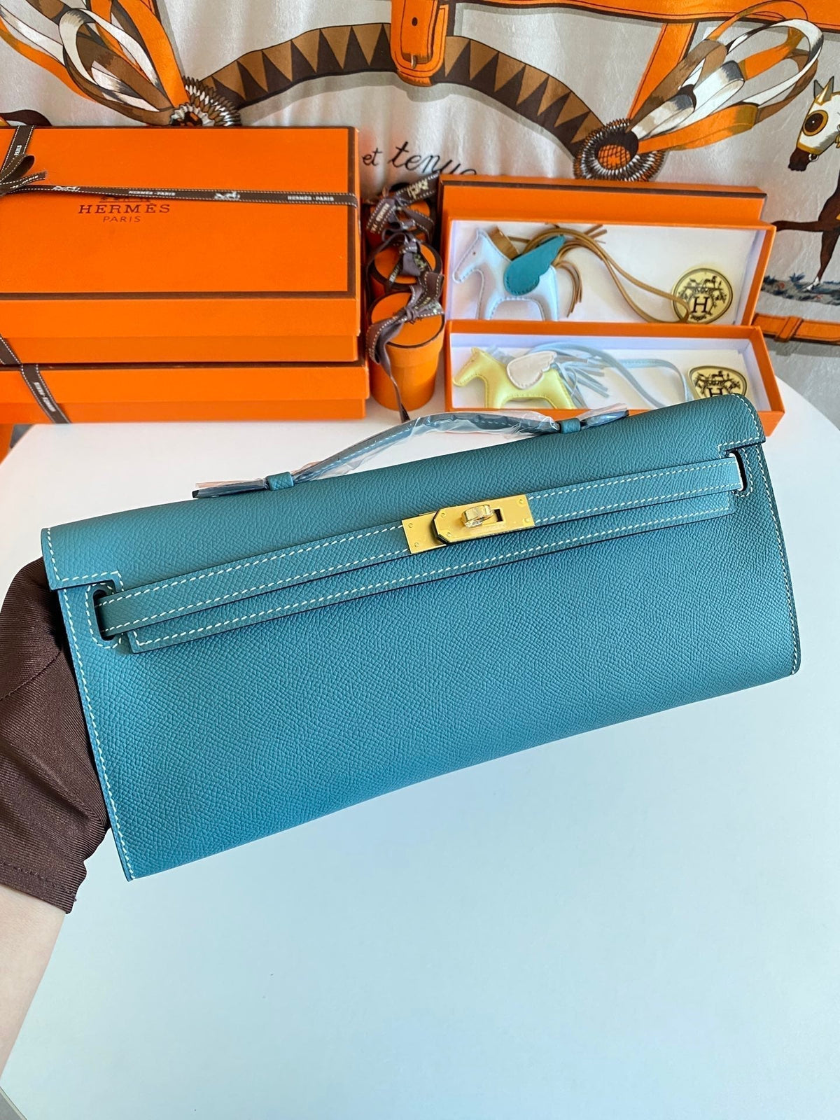 KELLY CUT 31 IN AZURE BLUE CALFSKIN WITH GOLD HARDWARE