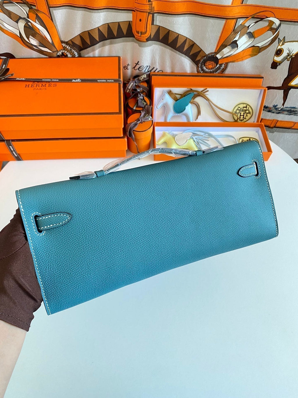 KELLY CUT 31 IN AZURE BLUE CALFSKIN WITH GOLD HARDWARE