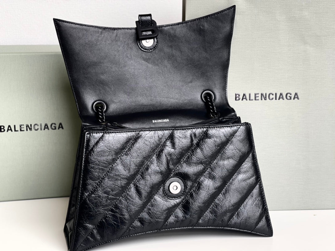 CRUSH MEDIUM CHAIN BAG 31 IN BLACK QUILTED CRUSHED CALFSKIN BLACK HARDWARE