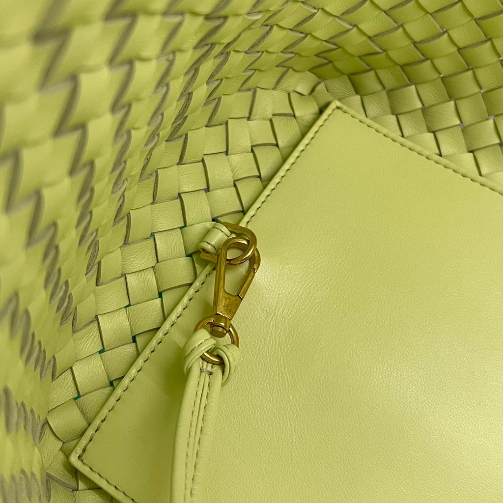 LARGE CABAT 51 IN PASTEL YELLOW LAMBSKIN