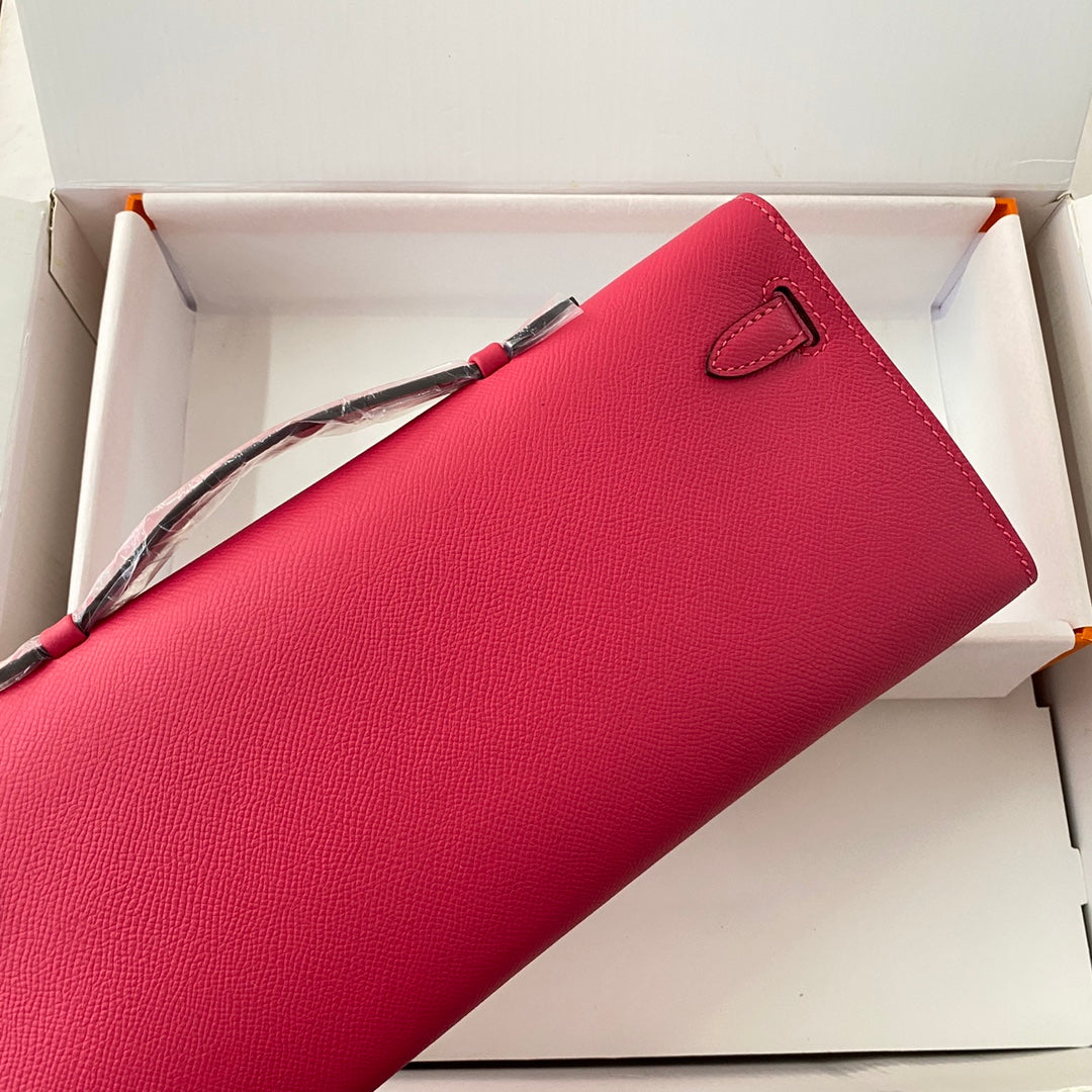 KELLY CUT 31 IN CHERRY RED CALFSKIN WITH GOLD HARDWARE