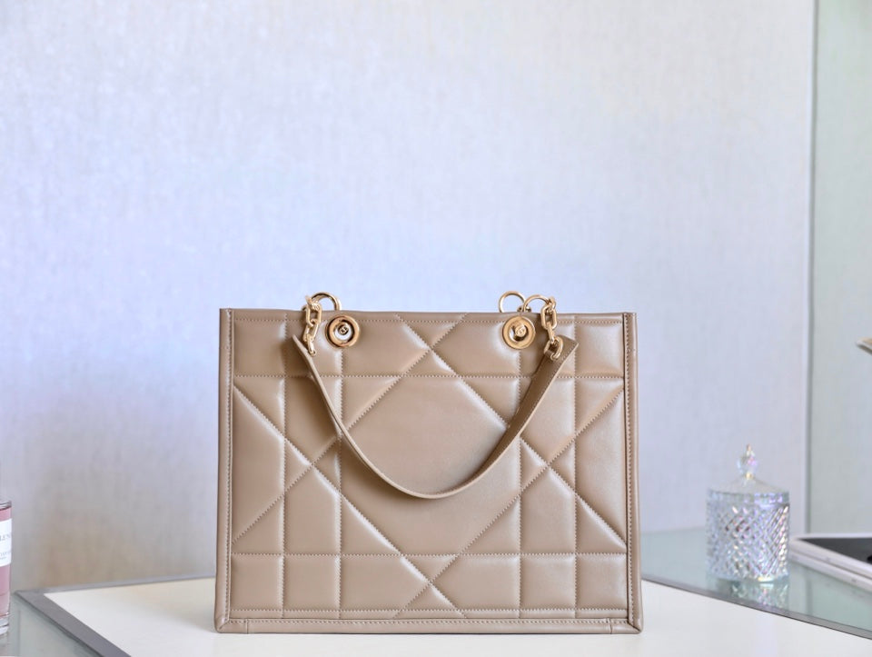 MEDIUM TOTE BOOK 26 BAG IN BEIGE CREAM CALFSKIN