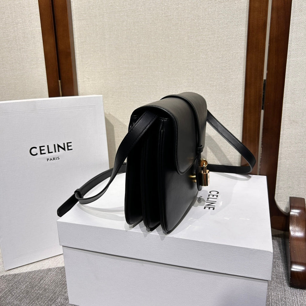 TABOU FLAP BAG 22 IN BLACK SMOOTH CALFSKIN GOLD LOCK