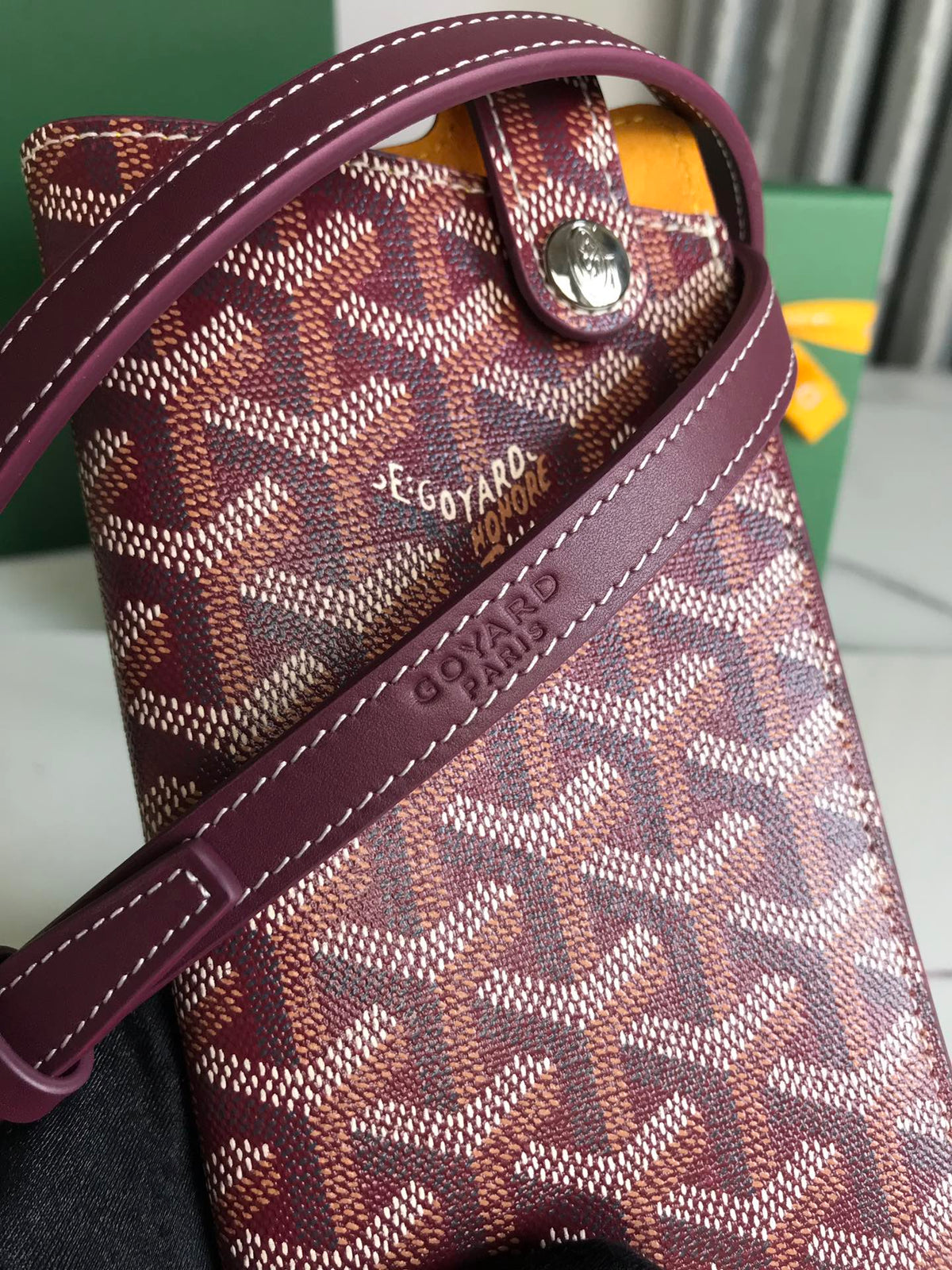 MONTMARTRE GM CASE 18 IN WINE RED GOYARDINE CANVAS