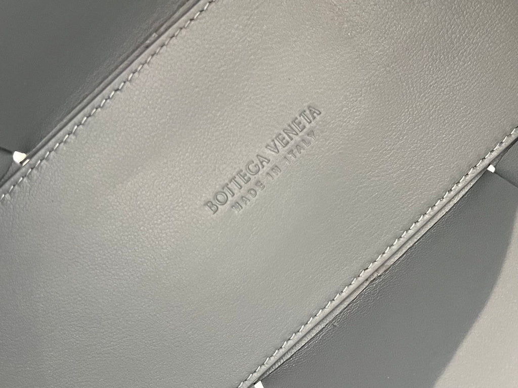 SMALL ARCO TOTE 30 IN TROUT GRAY LAMBSKIN