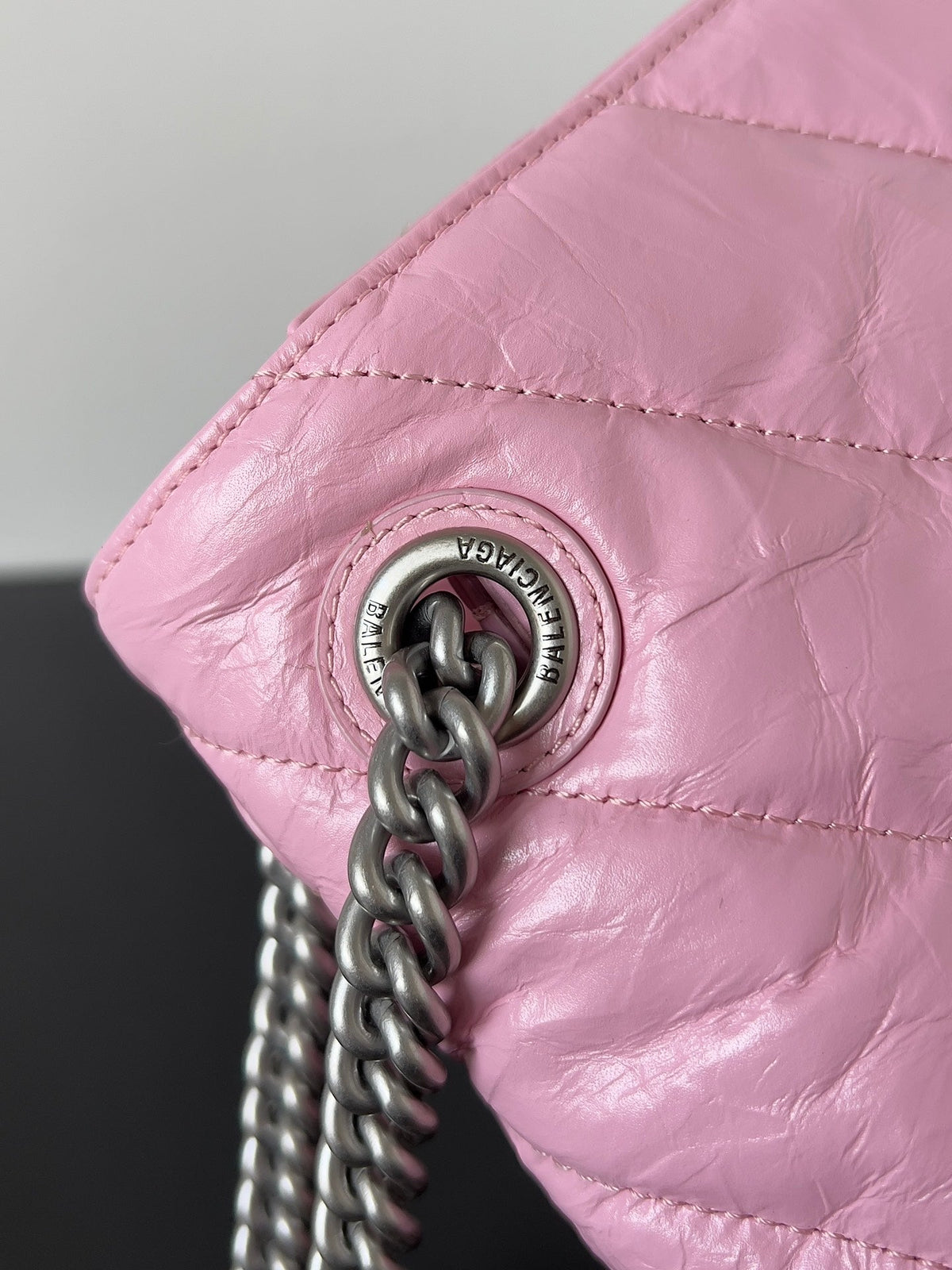 CRUSH CHAINED BAG 32 IN PINK QUILTED CRUSHED CALFSKIN SILVER HARDWARE