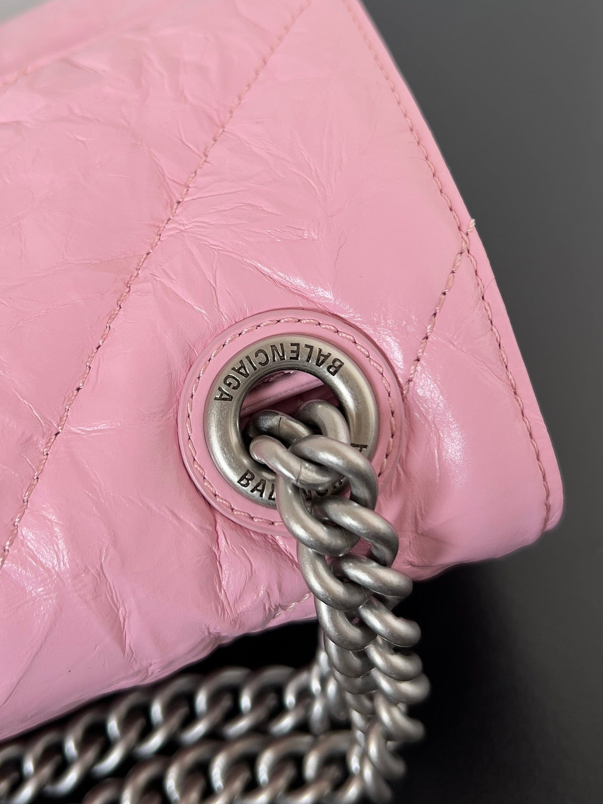 CRUSH CHAINED BAG 25 IN PINK QUILTED CRUSHED CALFSKIN SILVER HARDWARE