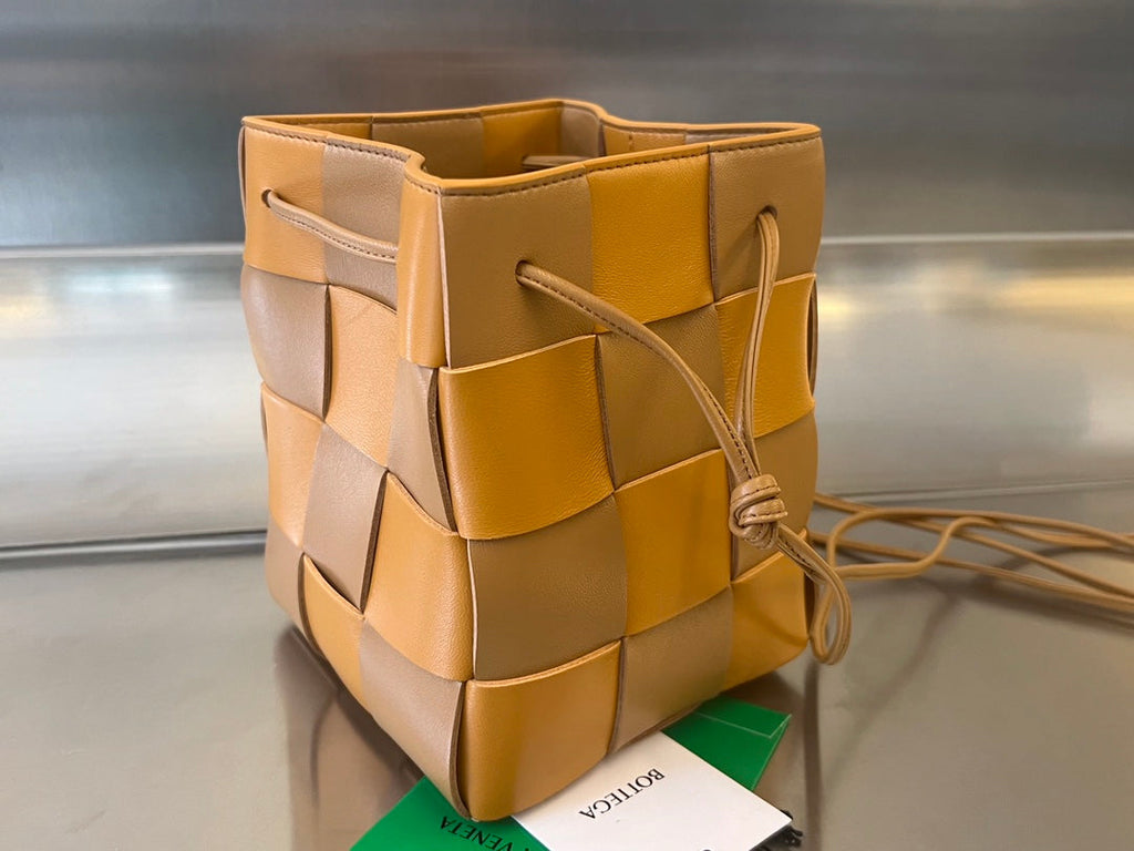 SMALL CASSETTE BUCKET 18 IN BROWN MIX ORANGE CALFSKIN
