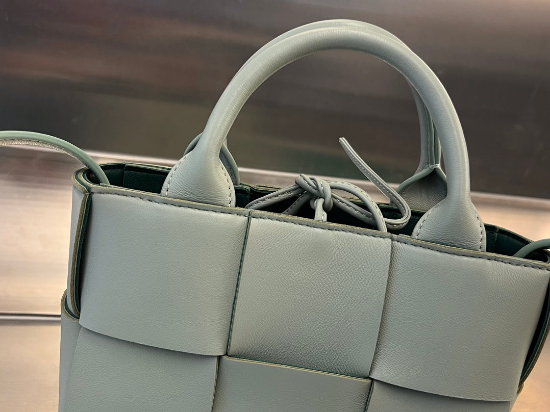 CANDY ARCO TOTE 20 IN XANADU GRAY CALFSKIN