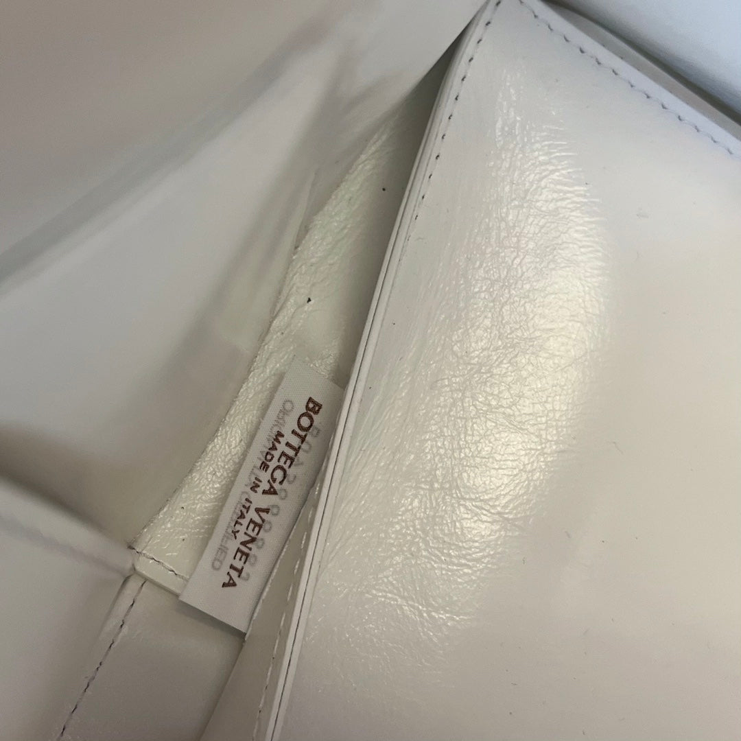 SMALL ARCO TOTE 30 IN WHITE SOFT LAMBSKIN