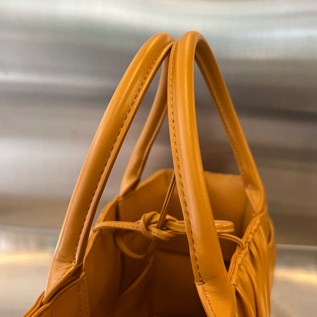 SMALL ARCO TOTE 30 IN PIZAZZ ORANGE SOFT LAMBSKIN