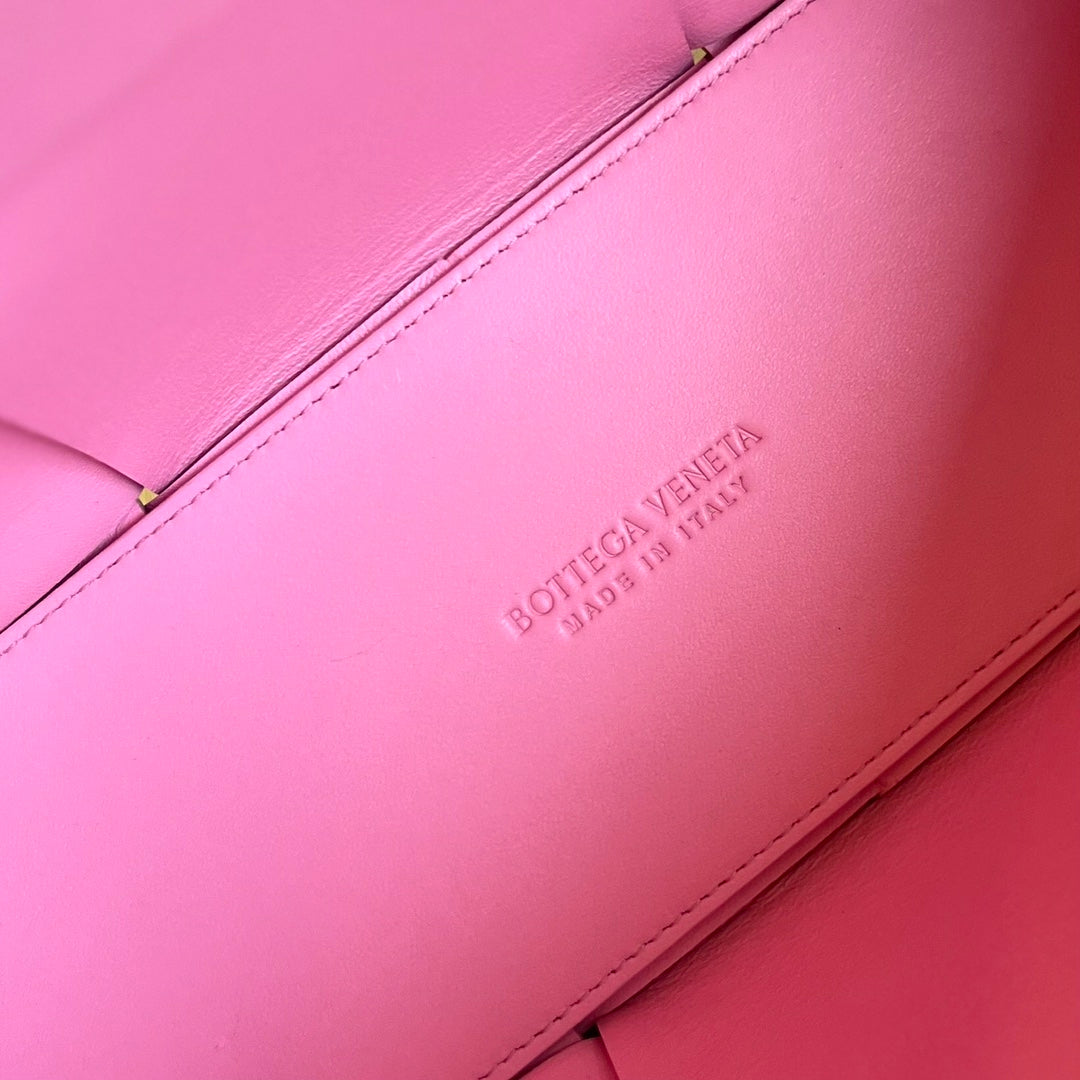 SMALL ARCO TOTE 30 IN WEWAK PINK LAMBSKIN