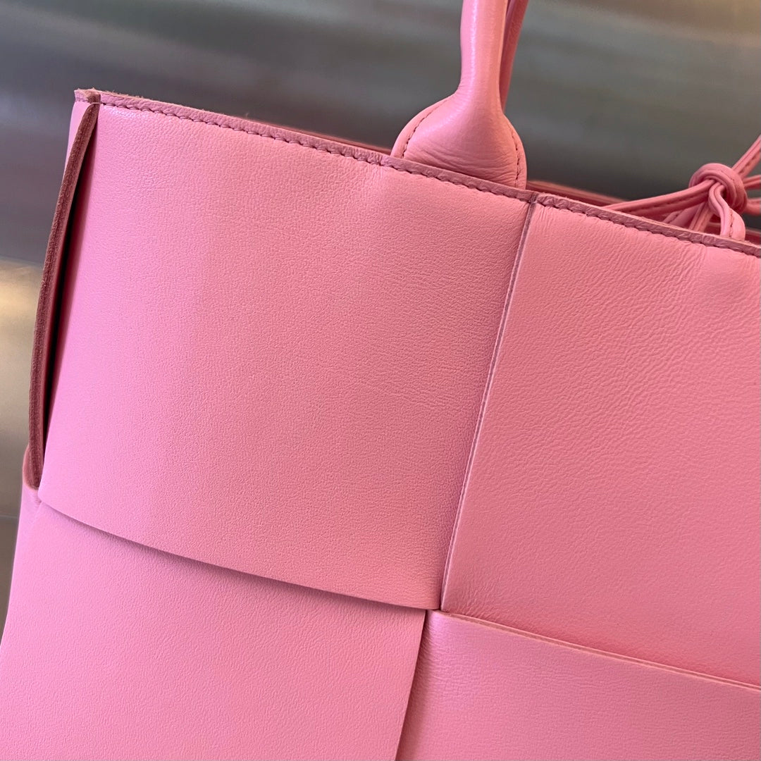 SMALL ARCO TOTE 30 IN WEWAK PINK LAMBSKIN