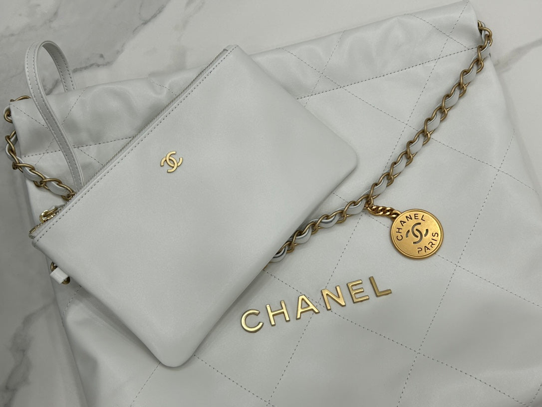 CC MEDIUM 37 HANDBAG IN WHITE CALFSKIN GOLD HARDWARE