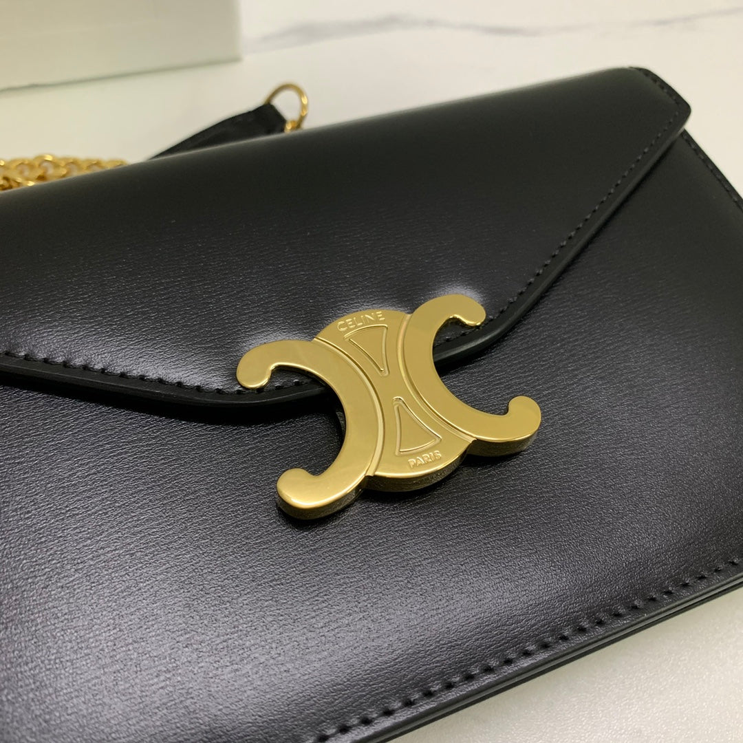 WALLET ON CHAIN MARGO 19 IN BLACK SMOOTH CALFSKIN GOLD HARDWARE