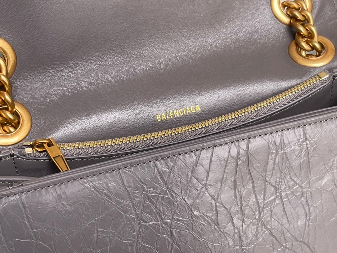 CRUSH MEDIUM CHAIN BAG 31 IN SUVA GRAY CRUSHED CALFSKIN GOLD HARDWARE